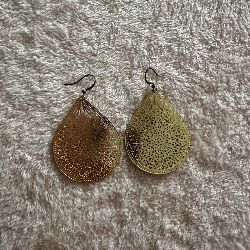 Earring - Picture 2 of 6